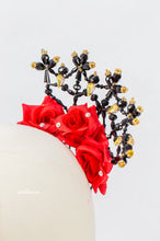 Load image into Gallery viewer, SPANISH HEADPIECE WITH GOLD STONES