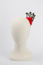 Load image into Gallery viewer, SPANISH HEADPIECE WITH GOLD STONES
